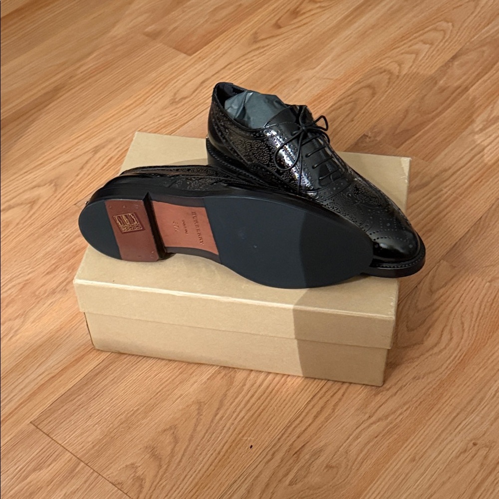 Burberry Black and Gold Women's Loafers - Picture 2 of 4